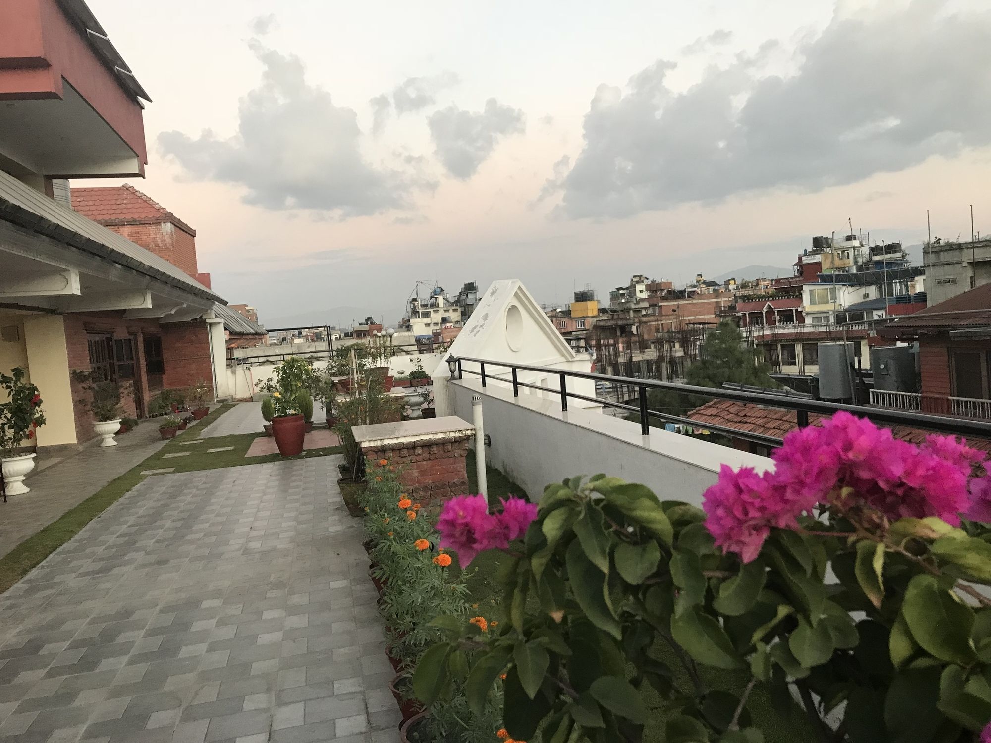 Dom Himalaya Hotel Kathmandu Exterior foto